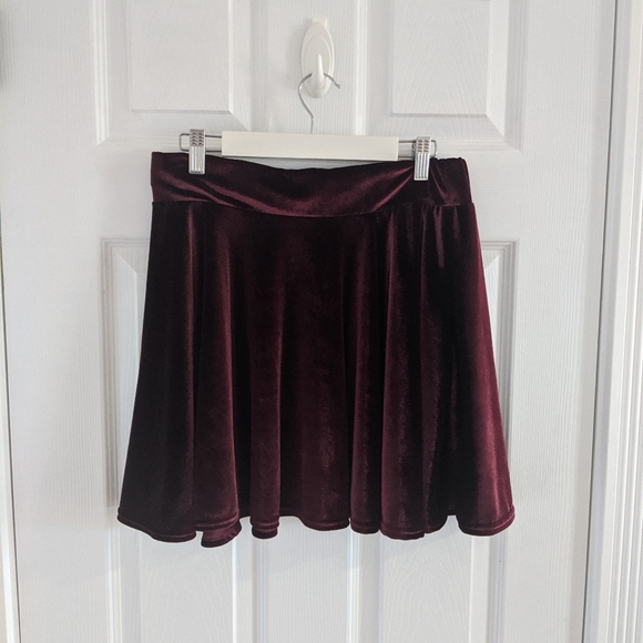 Basic Burgundy Velvet Skater Skirt - Picture 4 of 4